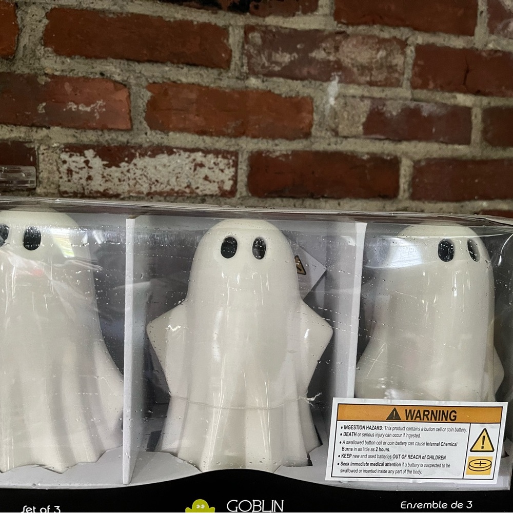 Goblins and ghouls set of three ghosts great for Halloween day light up NWT